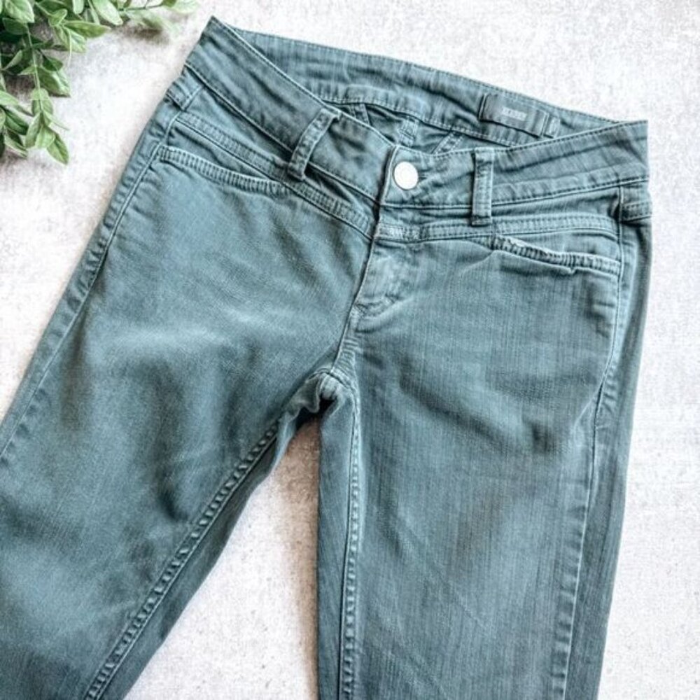 Closed Mid Rise Cropped Straight Leg Green Jean Size 25